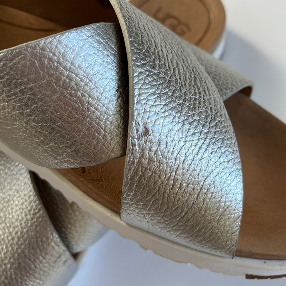 UGG Kari Metallic Sandal 11 - Picture 10 of 11